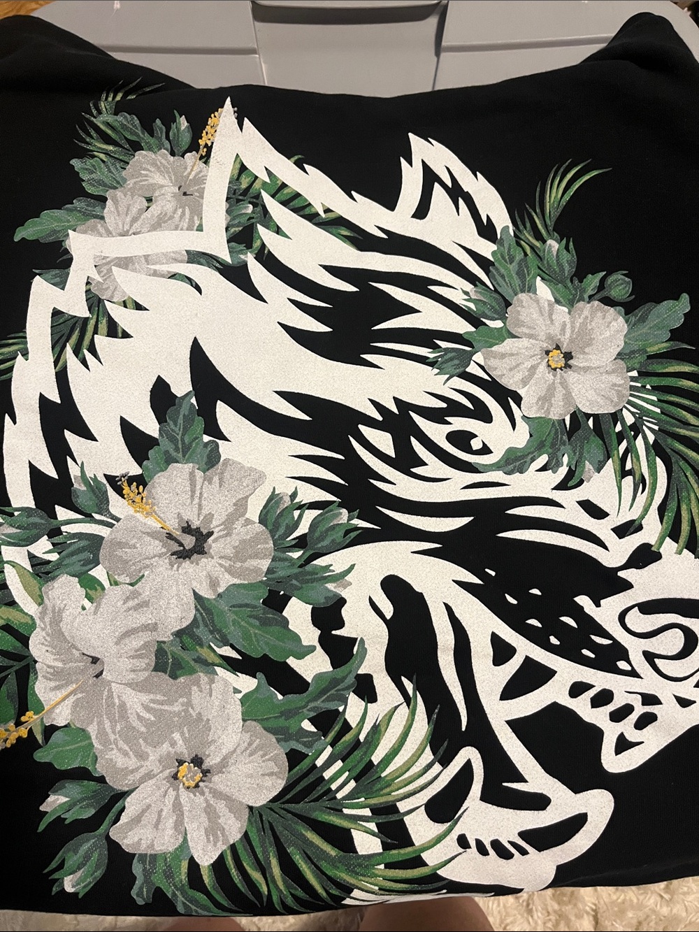Black 'WOLVES' Graphic sweatshirt 391/1000